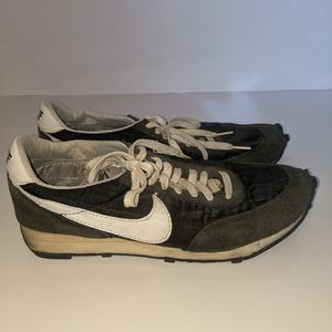 Nike waffle trainer. Black/white. 10.5.